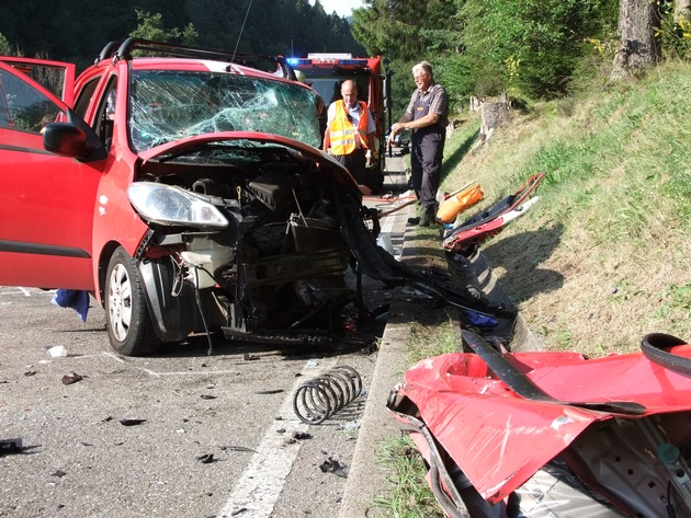 KFV-CW: Schwerer Verkehrsunfall auf der B 294 Bad Wildbad - Calmbach in Richtung Freudenstadt