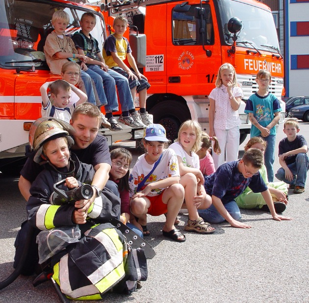 FW-E: Ferienspatz brachte 56 Kinder zur Feuerwehr