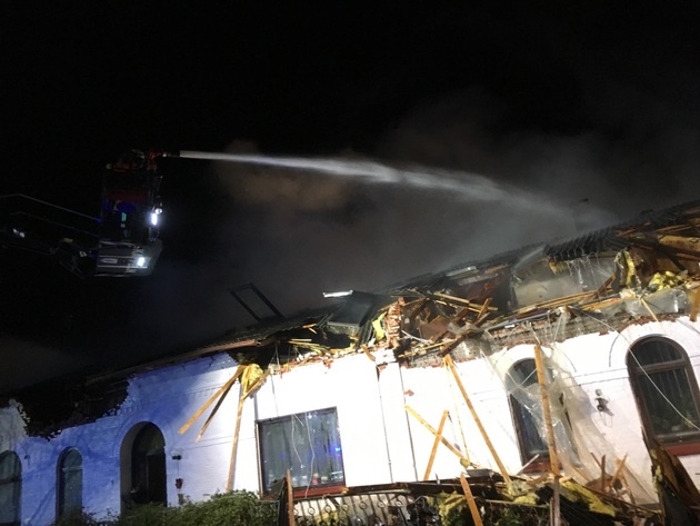 FW-SL: Brand im Mehrfamilienhaus