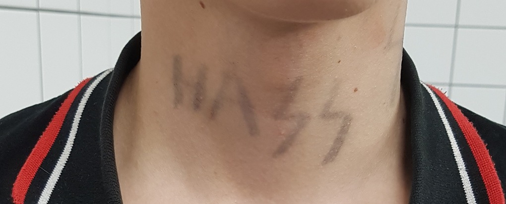 BPOL NRW: Im Geschichtsunterricht nicht aufgepasst? - Zwei 18-Jährige bemalen sich mit Nazi-Symbolen - Bundespolizei nimmt Unbelehrbare vorläufig fest