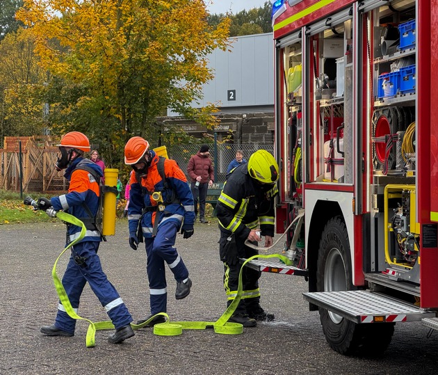 FW Wenden: Jahresabschlussübung der Jugendfeuerwehr der Gemeinde Wenden