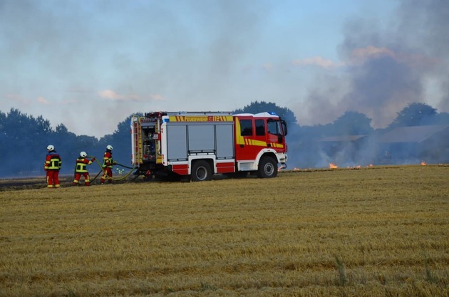 FW-PI: Feuerwehr verhindert Ausbreitung von Flächenbrand