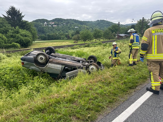 FW Weinheim: Verkehrsunfall auf der Kreisstraße 4229 bei Sulzbach - Fahrzeug überschlägt sich