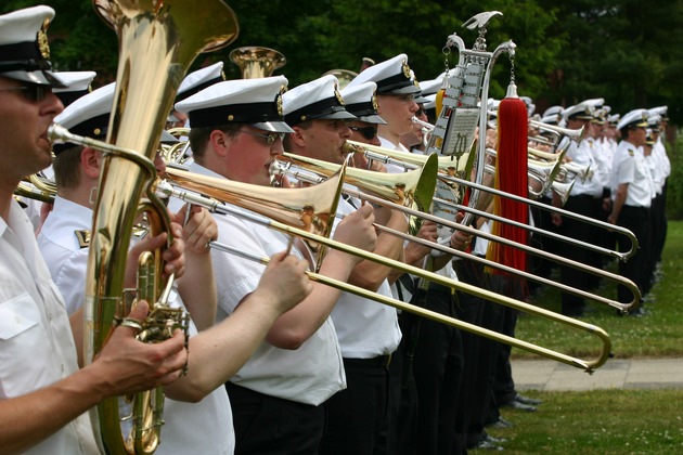 Nach 22 Jahren übergibt Leiter des Marinemusikkorps den Taktstock an seinen Nachfolger