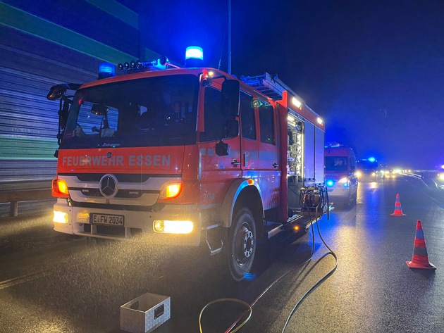 FW-E: Verkehrsunfall auf der A42 - Fahrer schwer verletzt