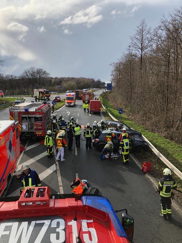 FW-EN: Schwerer Verkehrsunfall auf dem Zubringer zur A46