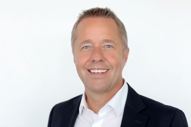 Pressemitteilung: Führungswechsel bei TEEKANNE: Bernd Schmidt geht in den Ruhestand – Sascha Bräuer übernimmt Leitung des Bereiches Marketing &amp; Vertrieb in Deutschland