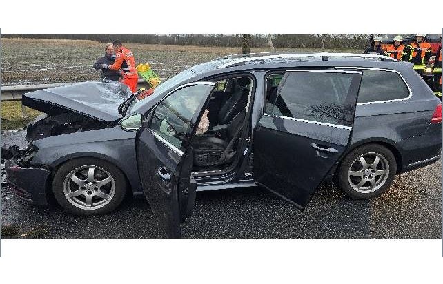 POL-ROW: ++ Schwerer Verkehrsunfall zwischen Bevern und Engeo ++ Verkehrsunfall in Sassenholz: Zwei Unfallbeteiligte leicht verletzt ++ Vorfahrt missachtet: 67-Jähriger leicht verletzt ++