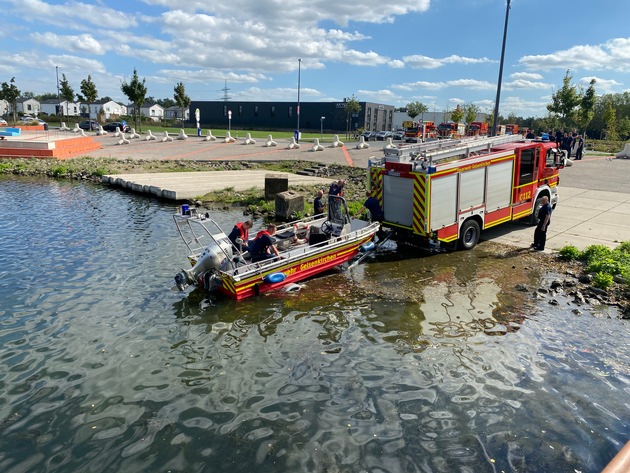 FW-GE: Rettungsboot der Feuerwehr Gelsenkirchen übernimmt dauerhaft Liegeplatz in der Stölting Marina