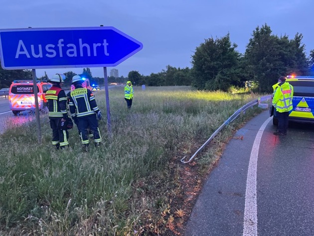 POL-WI: Hyundai überschlägt sich auf der A 671 bei Hochheim - Fahrer leicht verletzt
