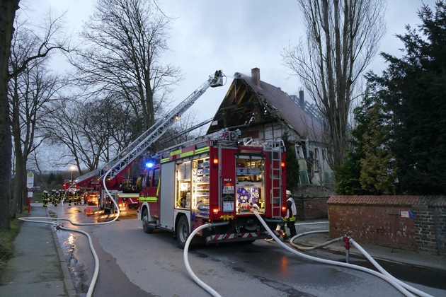 FW-DO: Dachstuhlbrand in alter Scheune