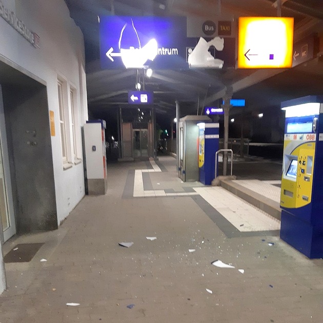 Bundespolizeidirektion München: Vandalismus am Bahnhof in Prien / Schaden im vierstelligen Bereich - Bundespolizei ermittelt wegen &quot;Gemeinschädlicher Sachbeschädigung&quot;