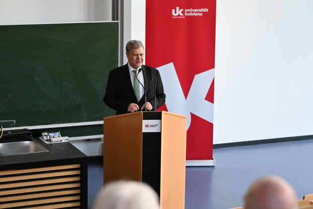 Dr. Ralf Geis zum Honorarprofessor an der Universität Koblenz ernannt