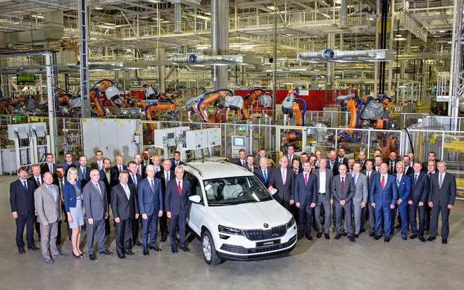 SKODA AUTO startet Serienproduktion des neuen Kompakt-SUV KAROQ im Werk Kvasiny (FOTO)