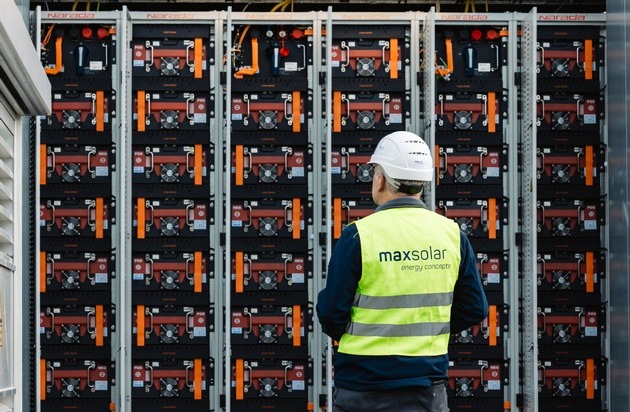 Flexibilität trifft Wirtschaftlichkeit: Entrix übernimmt die Vermarktung des netzdienlichen Batteriespeichers von MaxSolar in Ansbach