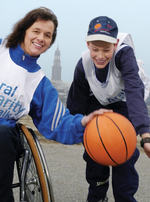 Startschuss &quot;Aral Charity Walk&quot;: In 80 Tagen durch Deutschland