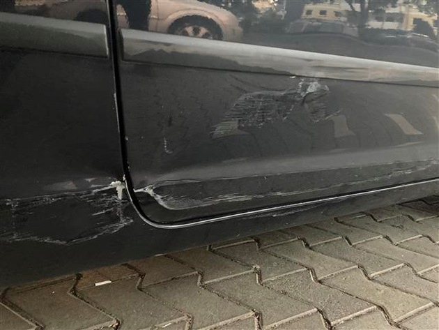 POL-PDNR: Betzdorf - Parkenden Pkw beschädigt und geflüchtet