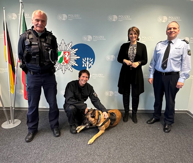 POL-HA: Diensthund Fred wird von Polizeipräsidentin in den Ruhestand verabschiedet