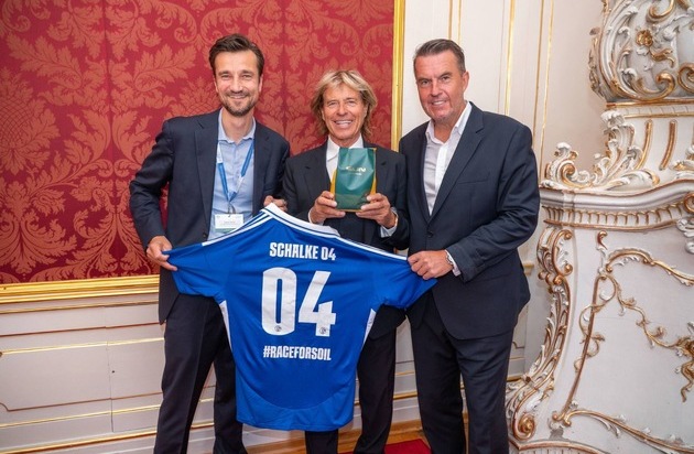 FC Schalke 04 steigt mit Hauptsponsor SUN MINIMEAL in die Bundesliga auf