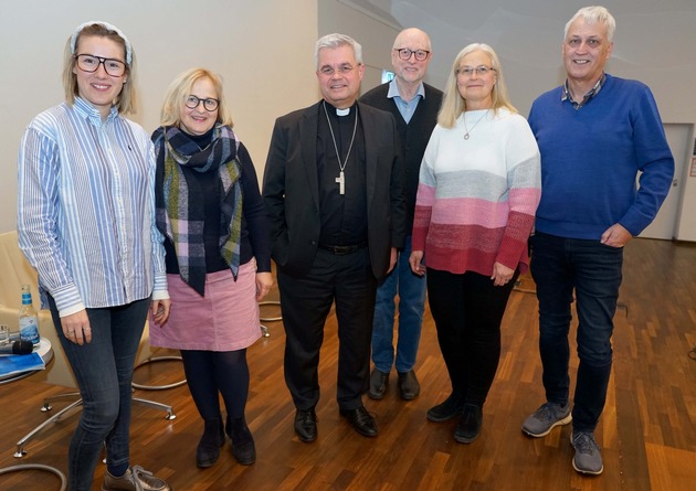 Multiple Krisen und die Frage nach Gott und dem Menschen - Jahrestagung der Vereinigung katholischer Religionslehrerinnen und -lehrer an Gymnasien und Gesamtschulen im Erzbistum Paderborn (VKRG)