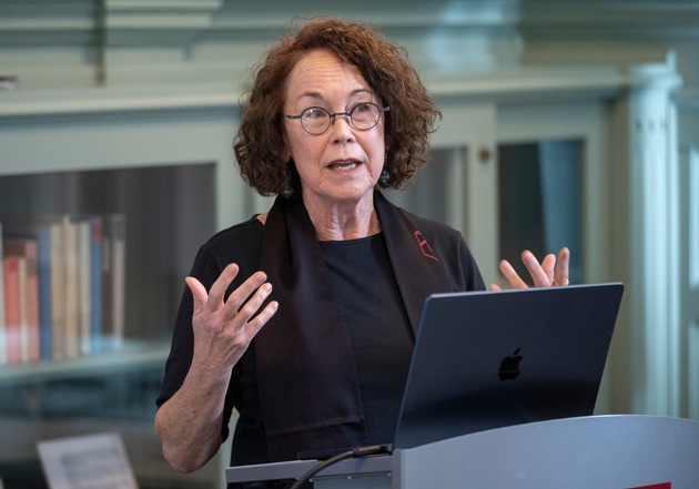 Universität Osnabrück verleiht Ehrendoktorwürde an Prof. Dr. Kate Burridge