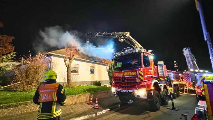 Feuerwehr MTK: Feuerwehr Hattersheim gr&uuml;ndet Fachgruppe Kran/R&uuml;st - Kickoff mit rund 25 Einsatzkr&auml;ften