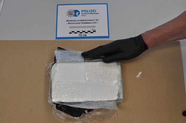 POL-BN: Rheinbach/Euskirchen/Köln/Bonn:Verkehrskontrolle auf der Autobahn 61 bei Rheinbach: Polizei stellt 18 Kilogramm Kokain sicher
