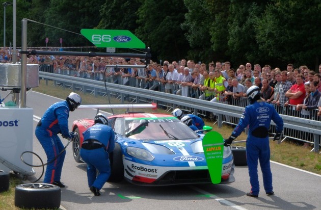 Ford-Werke GmbH: Boxenstopp bei Ford: WEC-Rennpilot Stefan Mücke dreht mit Ford GT schnelle Runden in Köln (FOTO)