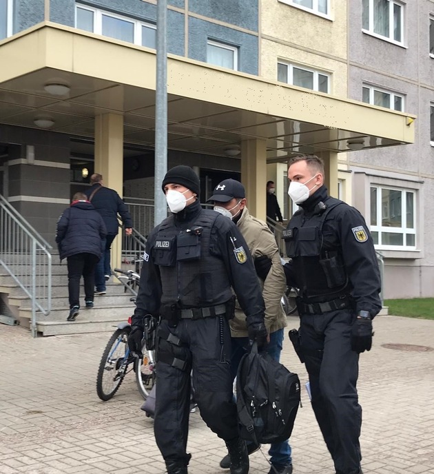 BPOL Halle: Bundespolizei legt Schleusern das Handwerk - drei Festnahmen und sechs Durchsuchungen in drei Bundesländern
