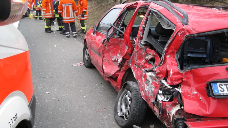 POL-WL: Scharmbeck - Schwerer Verkehrsunfall auf der A 39