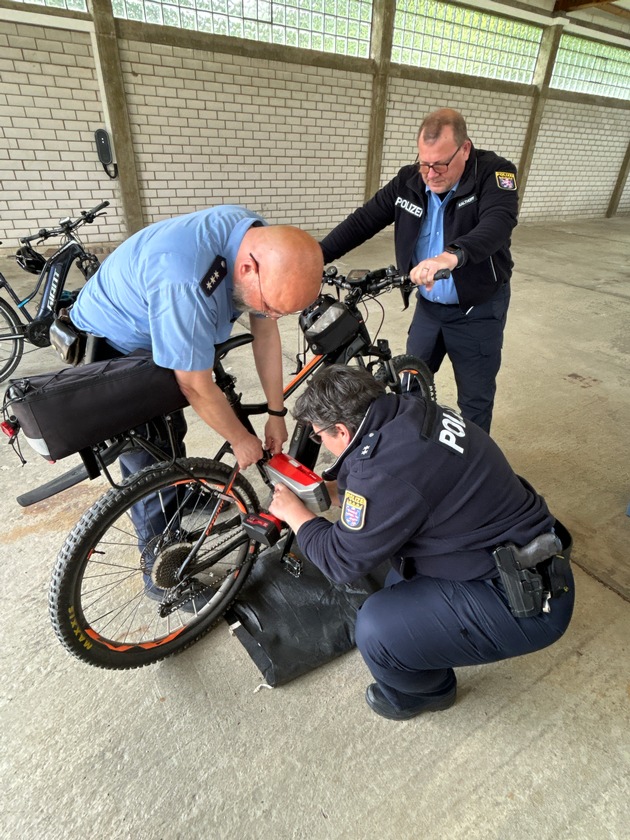 POL-ESW: Fahrradcodierung bei der Polizeistation Hessisch Lichtenau wird gut angenommen; Polizei codiert an 2 Tagen insgesamt 42 Fahrräder