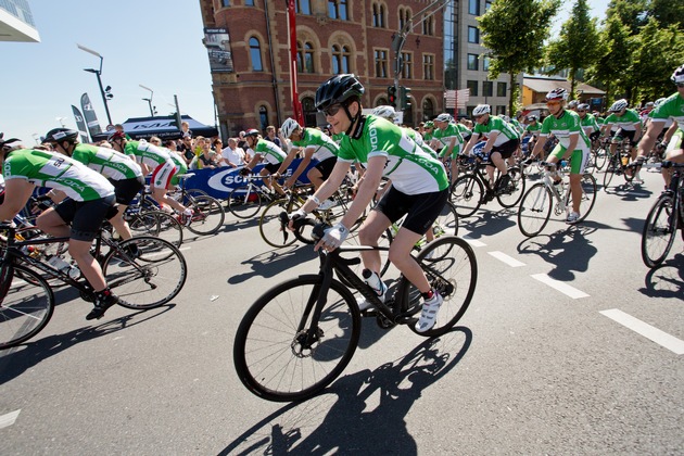 SKODA ist Sponsor der Jubiläumsausgabe des Radsport-Klassikers ,Rund um Köln&#039; (FOTO)