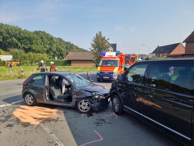 FW-WRN: Verkehrsunfall auf der Selmer Landstraße