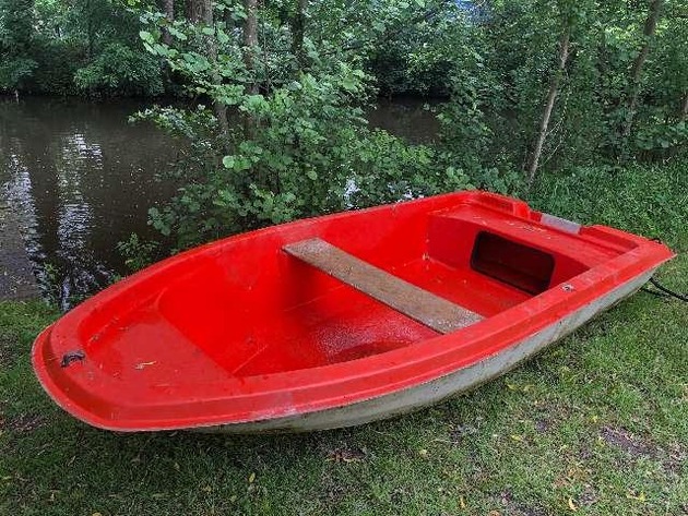 POL-STD: Herrenloses Boot in Stade aufgefunden - Eigentümer gesucht, Unbekannte entwenden Kanu in Stade, Einbrecher in Stader Vereinsheim