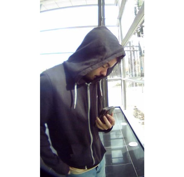 POL-KB: Korbach - Mit ergaunerter EC-Karte mehrfach Geld abgehoben, Öffentlichkeitsfahndung: Polizei bittet um Hinweise auf unbekannten Täter