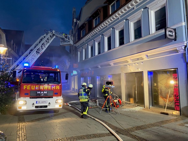 FW-OG: Offenburg - Innenstadt, Feuer in Modegeschäft