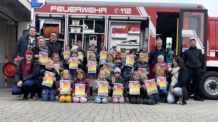 FW-KLE: Zum internationalen Tag des Kindergartens: Vorschulkinder besuchen die Freiwillige Feuerwehr Bedburg-Hau