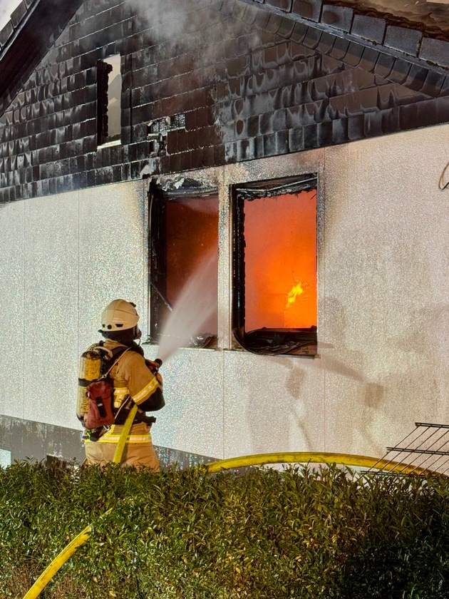 FW-OE: Gebäudevollbrand in Attendorn-Biekhofen