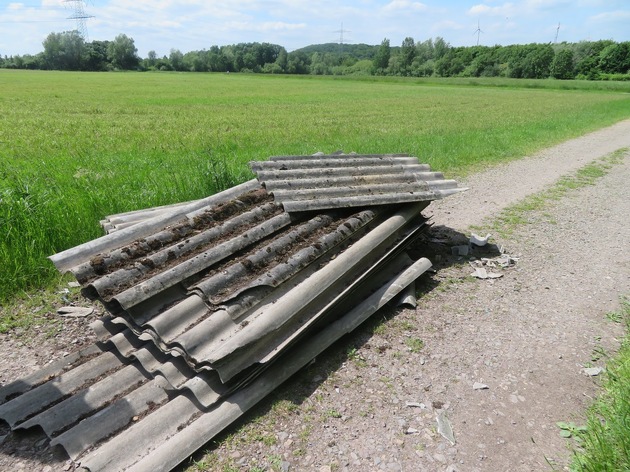POL-DO: Unbekannte entsorgen asbesthaltige Platten an Feldwegen in Kirchlinde - Polizei sucht Zeugen!