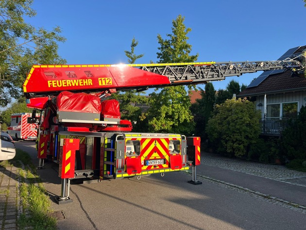 FW Reichenau: Verletzte Person aus Dachgeschoss gerettet, Reichenau-Lindenbühl, 11.08.2025