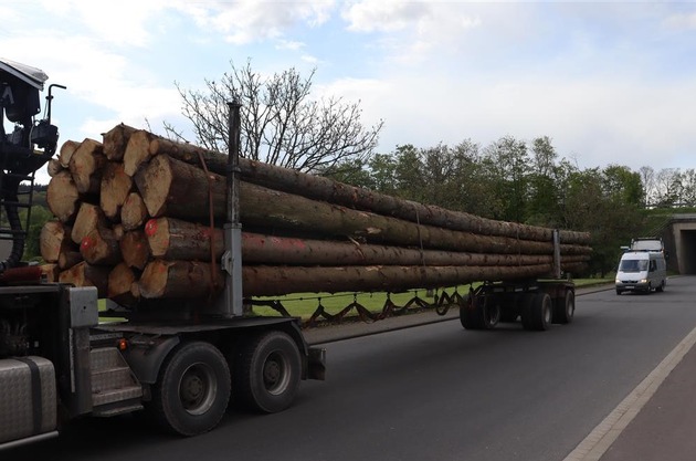 POL-PPTR: Verstöße gegen Maße, zu schwere Holztransporte und Verstöße bei Abfalltransporten