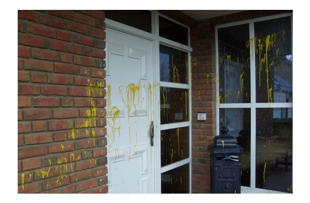 POL-REK: Sachbeschädigung durch Farbe an Einfamilienhaus