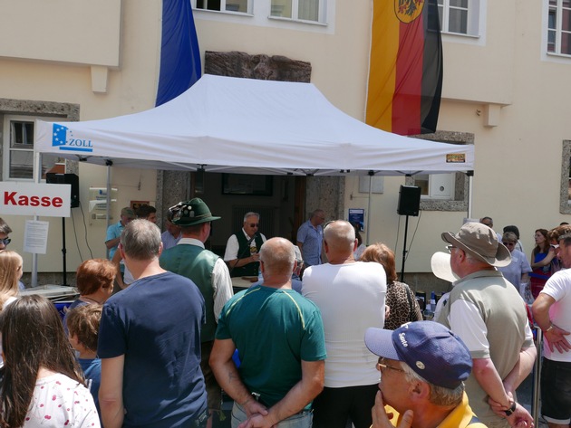 HZA-RO: Zoll Auktion live in Bad Reichenhall -Hauptzollamt Rosenheim versteigert beim Stadtfest am 02. Juli gepfändete und beschlagnahmte Waren-