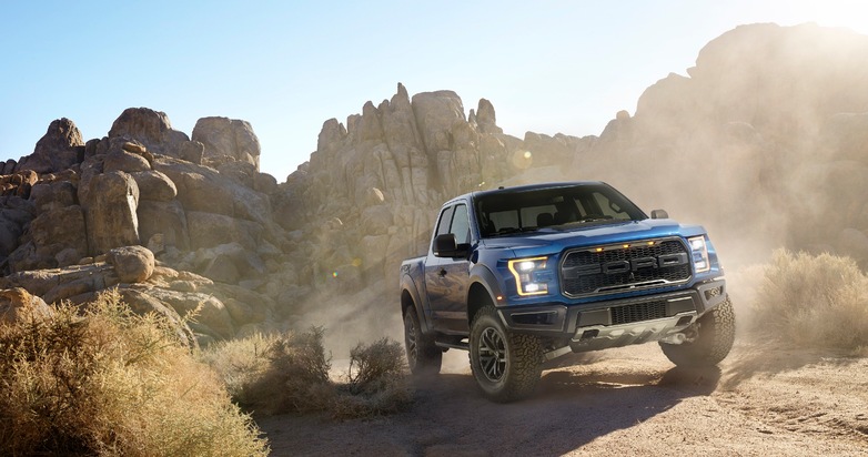 Ford-Werke GmbH: Ford enthüllt Hochleistungs-Pick-up F-150 Raptor mit EcoBoost-Triebwerk auf der Detroit Motorshow (FOTO)