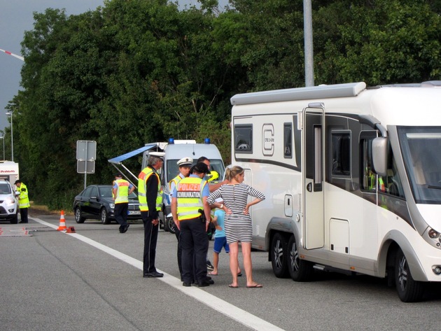 POL-VDMZ: Ferienreisekontrollen - Viele Fahrzeuge überladen