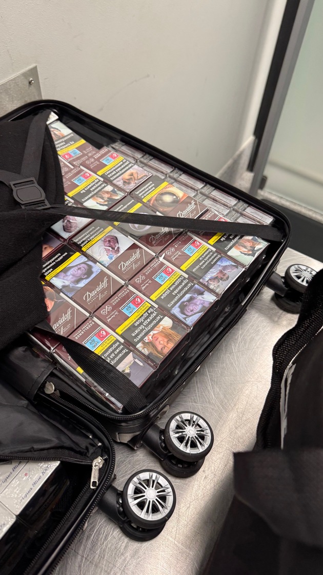 HZA-K: ZOLL: Schmuggelversuche im großen Stil in der Nikolausnacht am Kölner Flughafen / Fast 100 Kilogramm Drogen, 6.400 unversteuerte Zigaretten und Luxusgüter sichergestellt