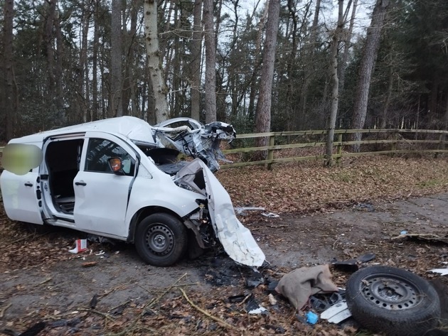 FW-ROW: T&ouml;dlicher Verkehrsunfall zwischen Sottrum und F&auml;hrhof