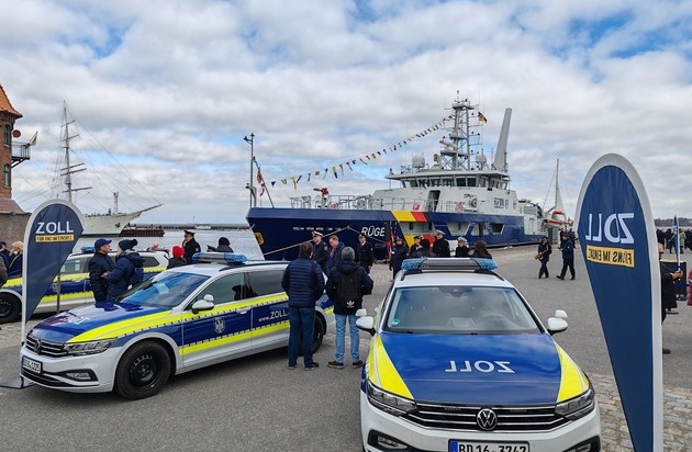 HZA-HST: Zollschiff "Rügen" in Stralsund feierlich getauft und in Dienst gestellt / Neues Einsatzschiff mit nachhaltiger LNG-Antriebstechnik