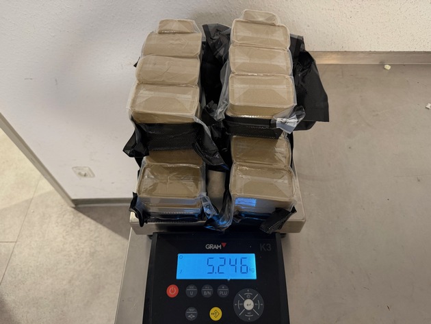 HZA-K: Kölner ZOLL findet am Tag der Deutschen Einheit Drogen für rund 2,1 Millionen Euro in Paketen/Mehr als 83 Kilo Marihuana, fast zehn Kilo Haschisch und knapp zwei Kilo Cannabis-Paste sichergestellt