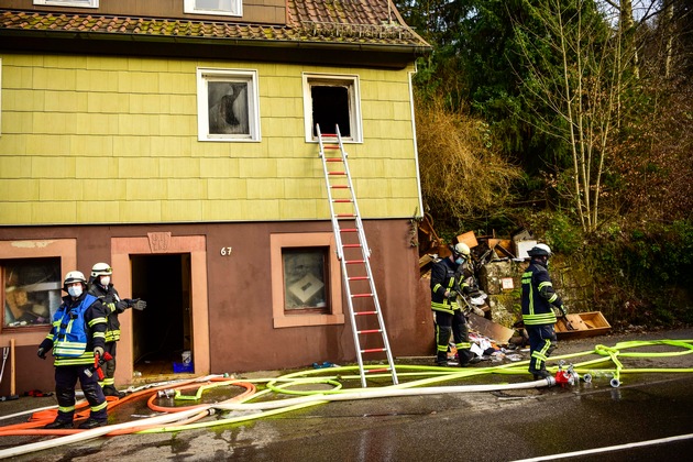 KFV-CW: Brand im 1. OG in Wohnhaus. Eine männliche Person noch vor Ort verstorben.